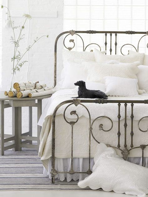 Iron Bed & Bedding Lovely ♥
