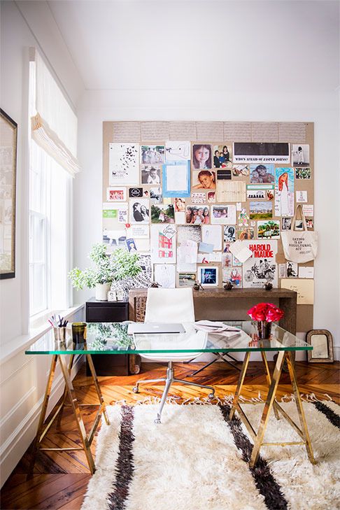 Bright and pretty office space.