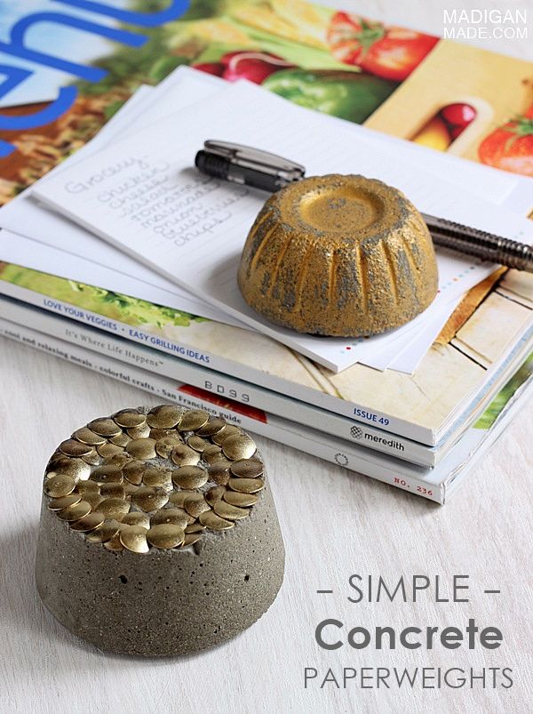 Simple DIY concrete paperweight ideas - so simple and easy to make. These would ...