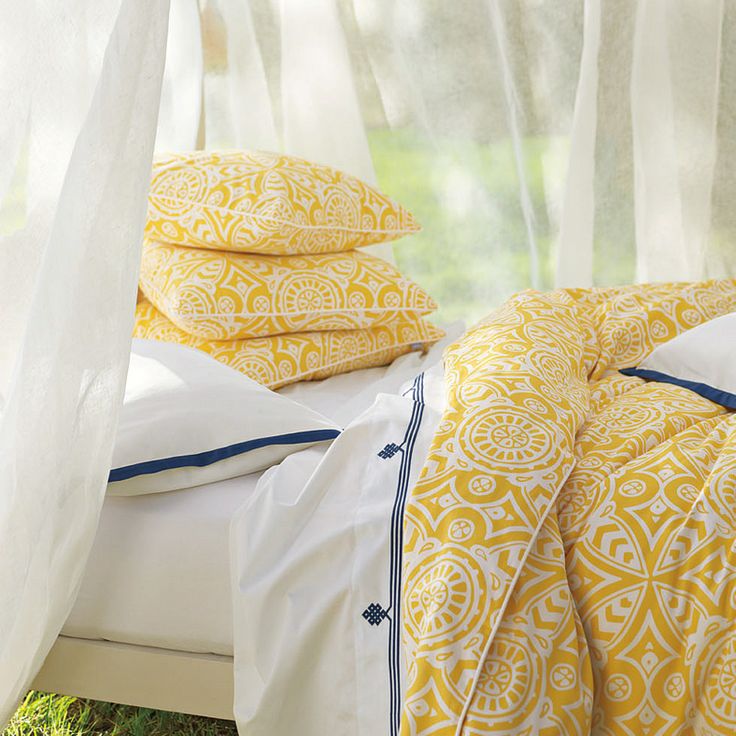 Gorgeous pattern | Yellow and white bedroom