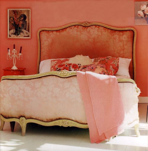 I would love to have a peach room.