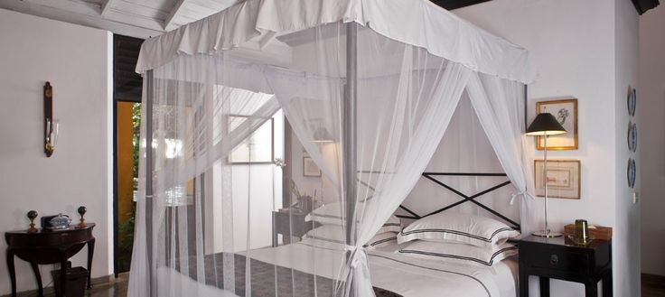 Love whiteand blackbedding!  ZsaZsa Bellagio: Hotel Luxury