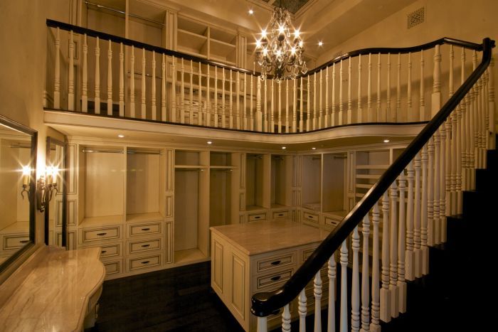 Oh wow...yes please, two story closet