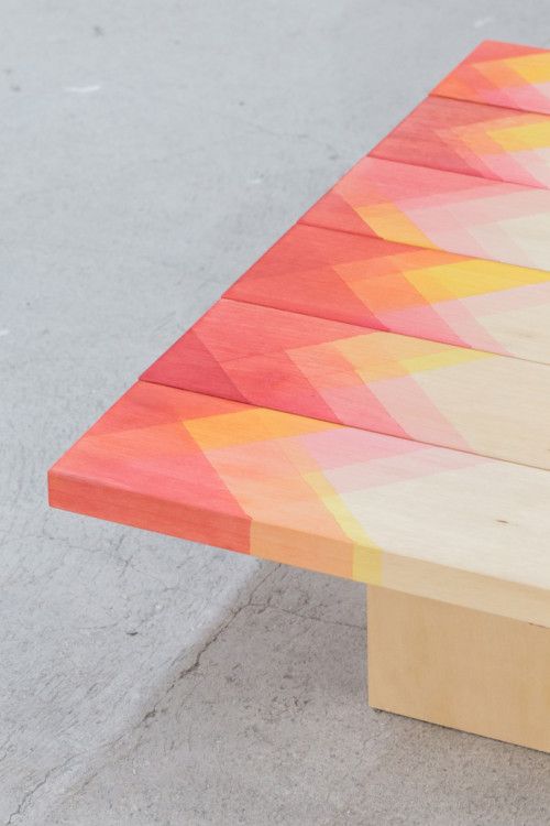 I love this patterned table. I want to make something similar! | Un estampado ge...