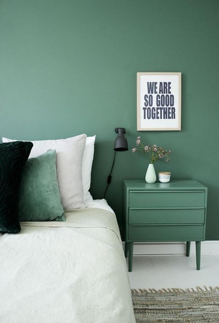 Groen is een prachtige kleur voor de slaapkamer! Ga naar Woonblog voor nog meer ...