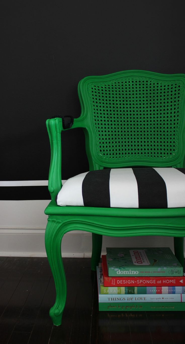 Stunning combination - black, white and kelly green. Modern makeover twist on a ...