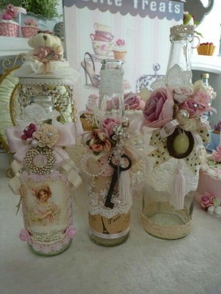 Romanticas botellas decordas con puntillas , perlas , flores  Ideal para decorar...