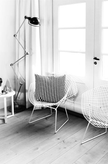 Via MyDubio | Bertoia Diamond Chair | White | IKEA Cushion