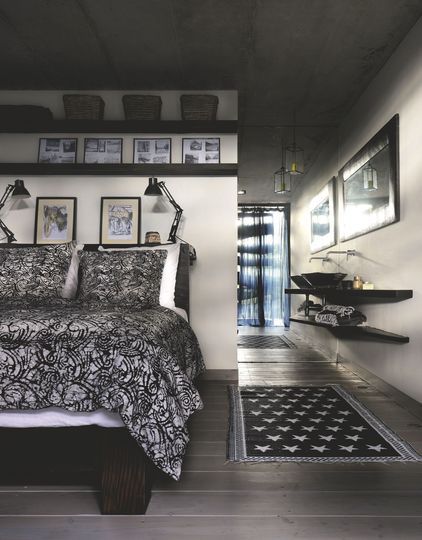 Une chambre aux motifs noirs et blancs. Plus de photos sur Côté Maison petitli...