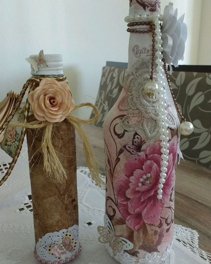 Uma bela peça para decorar sua casa, são estas garrafas em estilo Shabby chic....