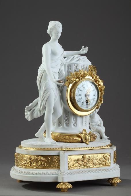 Pendule de style Louis XVI en biscuit et bronze doré signée Huppe et Lefaucheux Paris