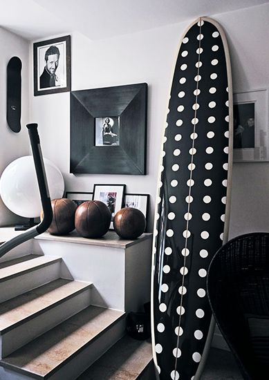 Hang Ten: 21 homes that prove surf is chic // polka dots // black and white // s...