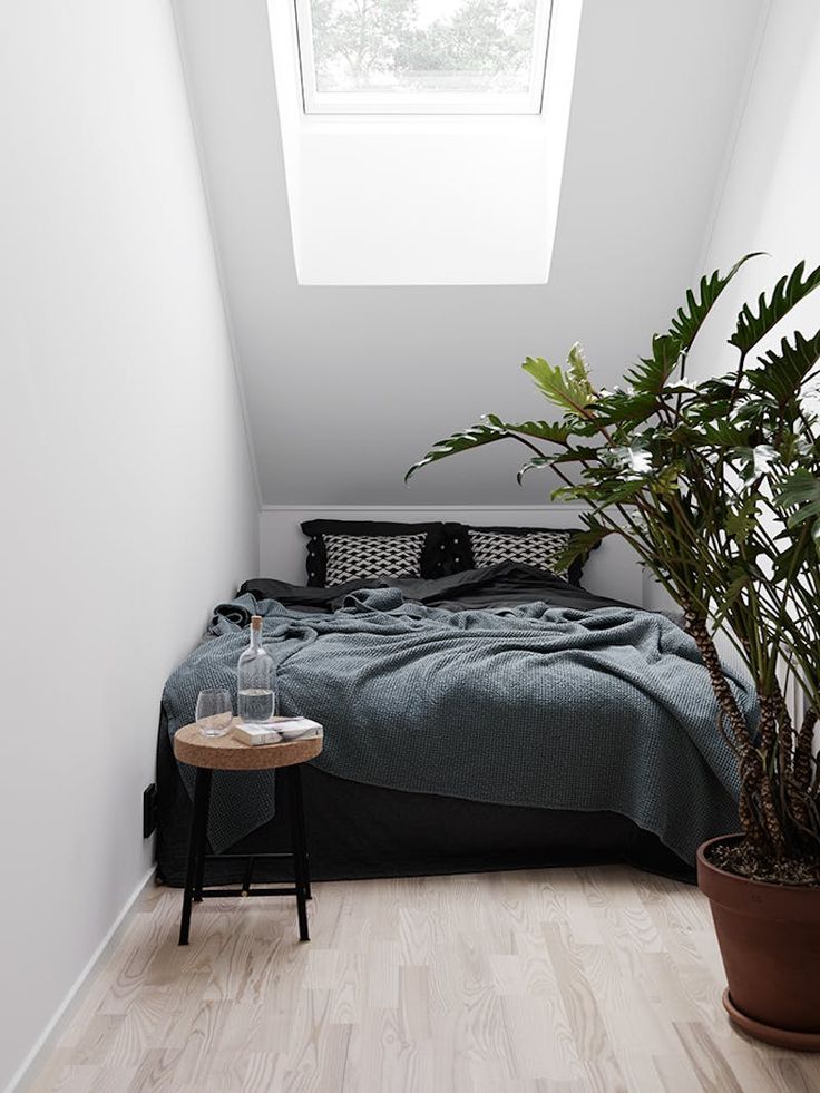 So Your Bedroom's Not Much Bigger Than Your Bed: Here's How to Make it W...