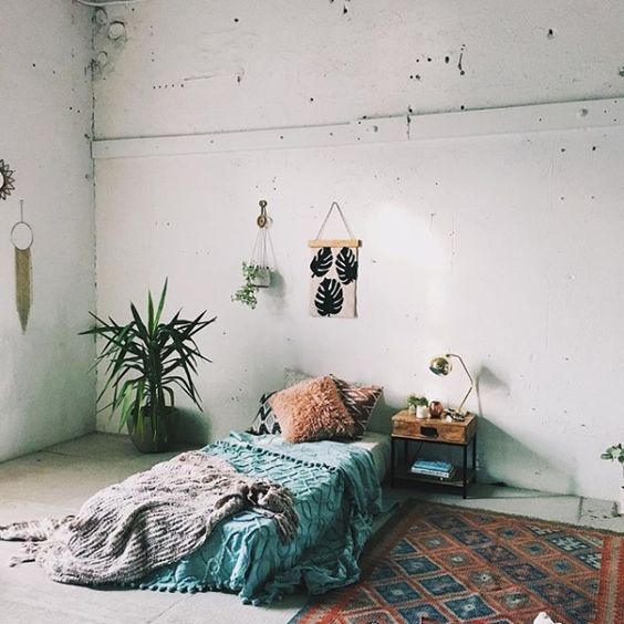 Would love a bedroom with the mattress on the floor and plants around my bed