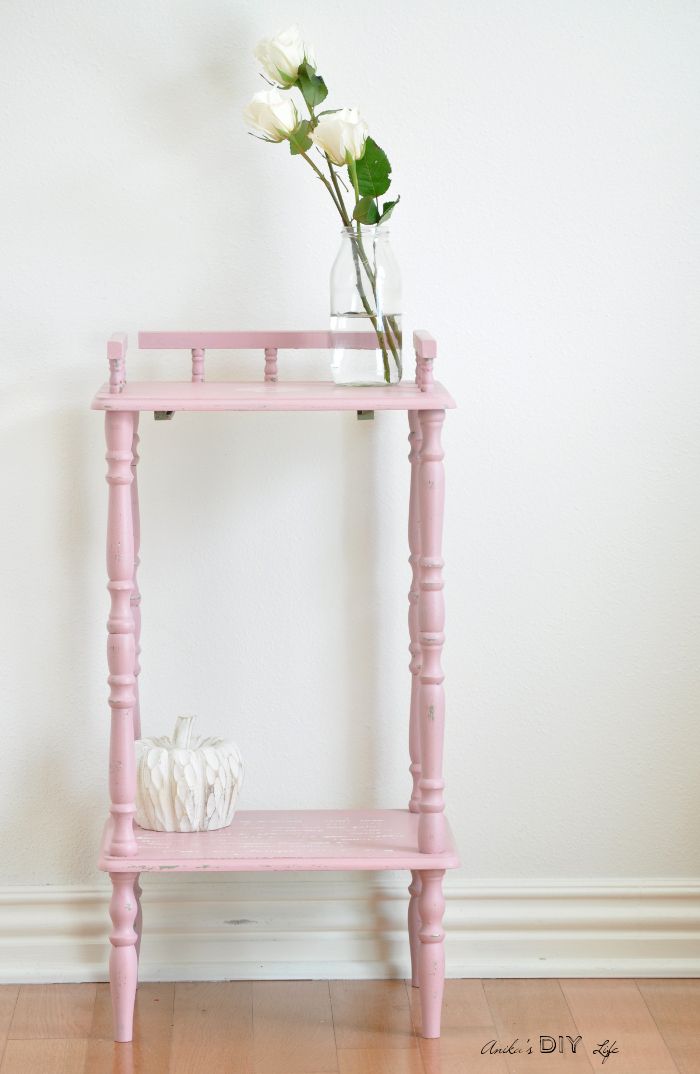 Check out how to paint this little shelf using chalk mix