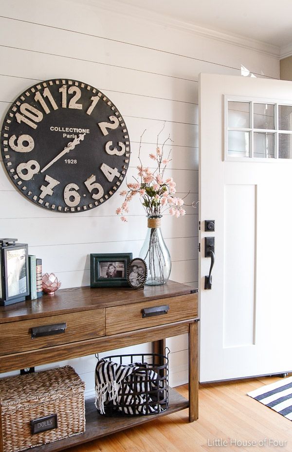 A GORGEOUS entryway gets a simple spring update! - LITTLE HOUSE OF FOUR
