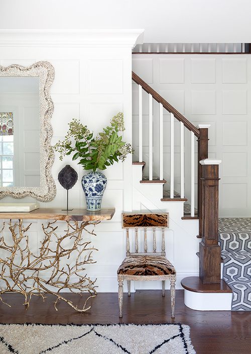 Entryway with ginger jar arrangement and super interesting console table