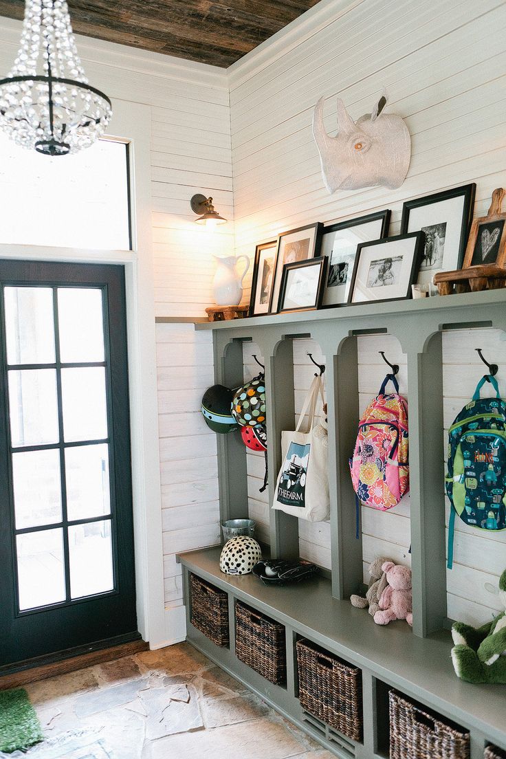 Love this mudroom! Read More: www.stylemepretty...