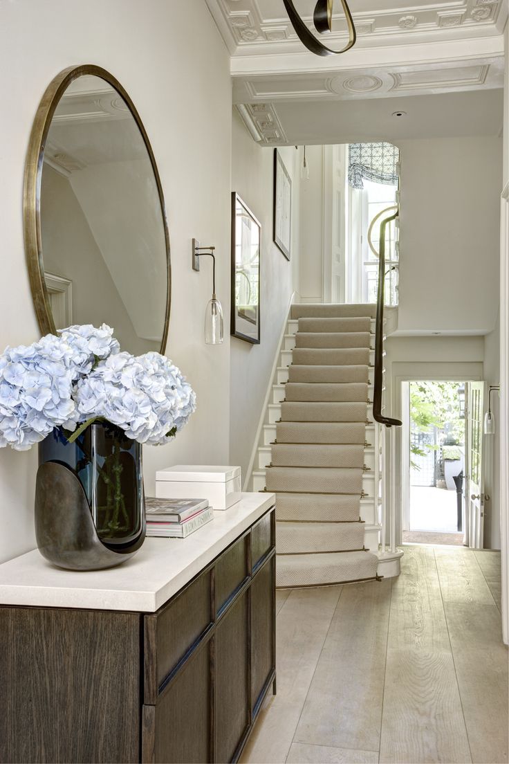 Simple and elegant entry way