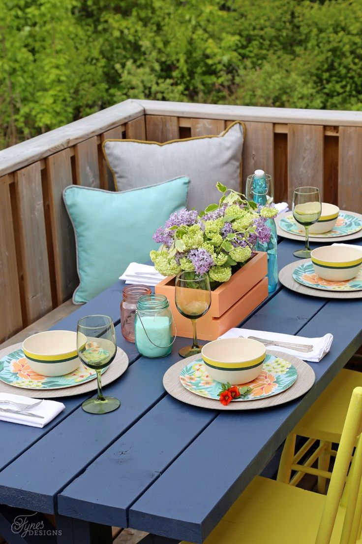 PC HOME collection for patio dining