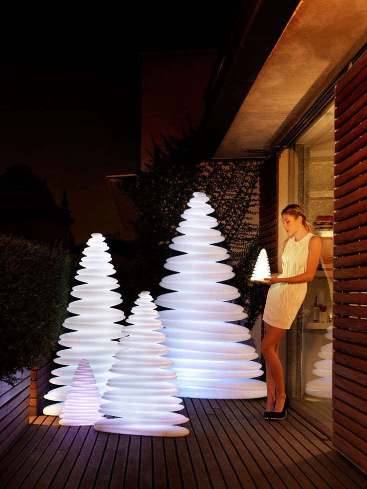 12 Modern Christmas Trees You Can Decorate With This Holiday Season | Make your ...