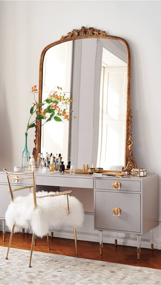 What a pretty little vanity