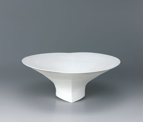 Large white porcelain bowl. “Yorifune”