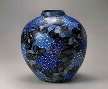 Matsui-Kosei-hydrangea-vase