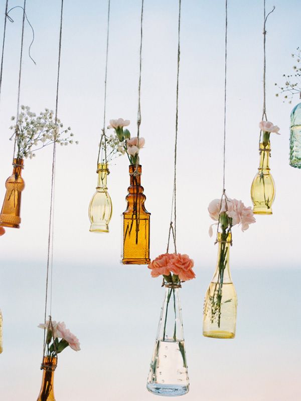 Make your wedding a hit with these beautiful hanging vases.  Fill them with brig...