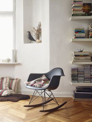 Today Vitra manufactures the comfortable seat shells of the Plastic Side Chairs ...