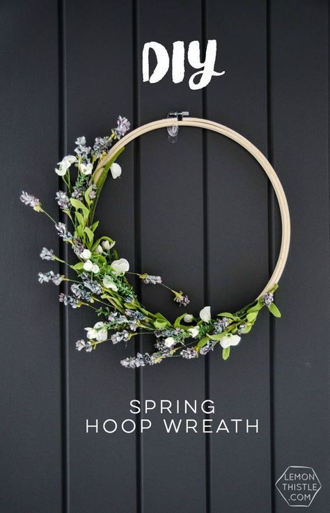 I love this simple spring hoop wreath! Perfectly spring-y without being over the...