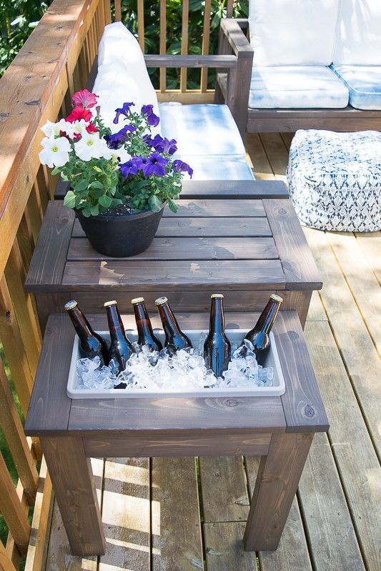 Make the ultimate end table for your outdoor space! This DIY end table doubles a...