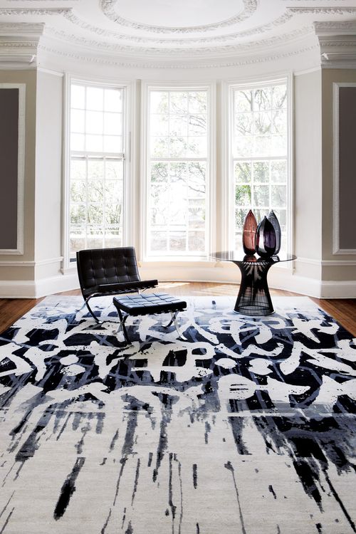 What an amazing rug...perfect foundation piece for the room.