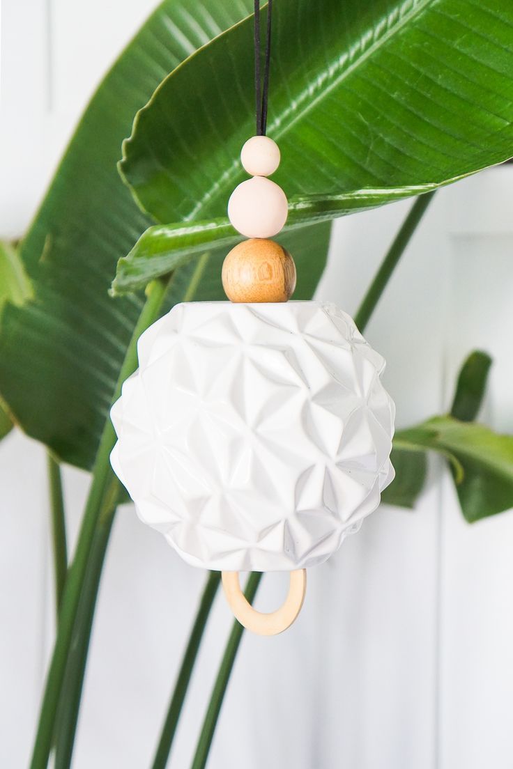 This DIY sculptural wind chime is minimal, modern, and beautiful! It's easy to m...