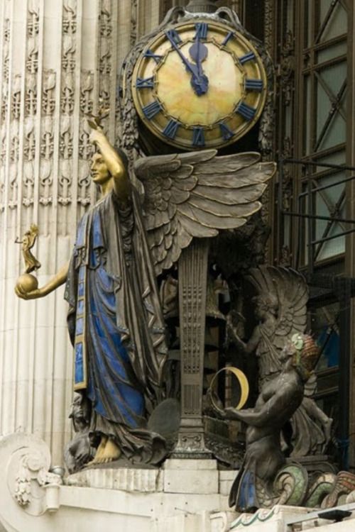 coisasdetere: Relógios - Antique Clock in London, England.