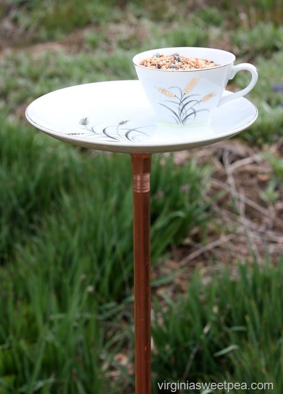 How to Make and Easy Bird Feeder Using a Vintage Snack Set - Get the full tutori...