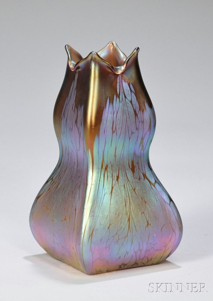 Loetz Art Nouveau Iridescent Four-Sided Art Glass Vase, Polished Pontil