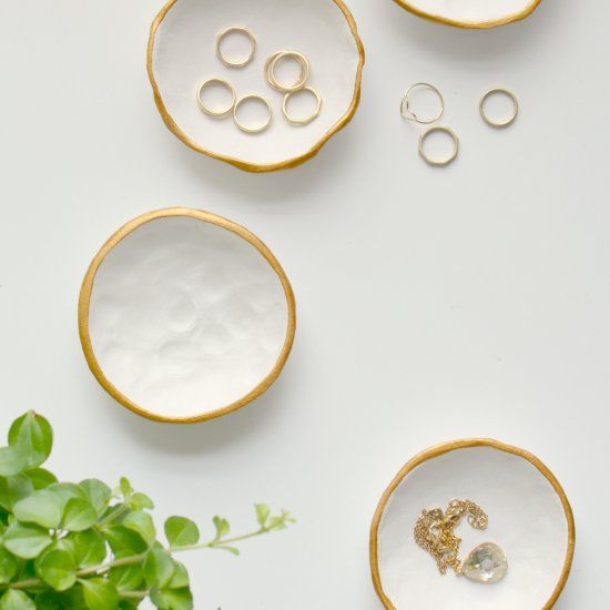 Made with air dry clay these trinket bowls can be whipped up in no time!