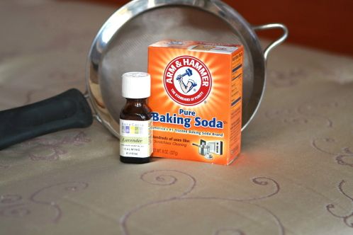 CLEAN YOUR MATTRESS: Pour about 1 cup of baking soda into a Mason jar & drop in ...