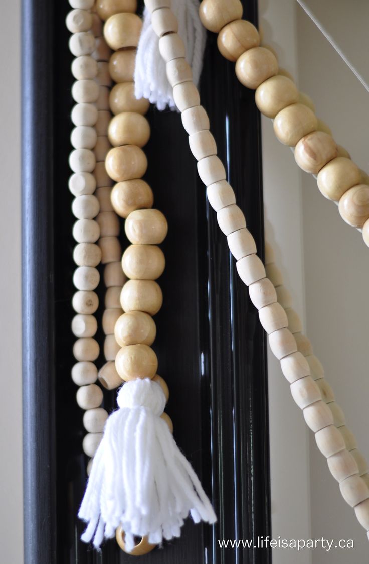 How to make Wood Bead Garland with Yarn Tassels: easy DIY for tassels and garlan...