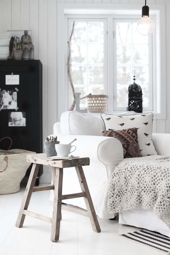 A cosy reading corner with rustic touches { k j e r s t i s l y k k e }