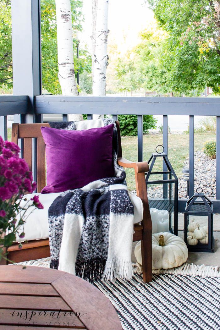With a few simple items, it's easy to create a beautiful fall front porch th...
