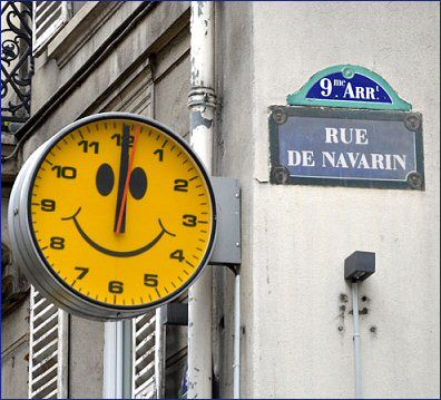 Rue de Navarin, un Smiley qui donne l'heure.. .... rue de Navarin - Paris 9...