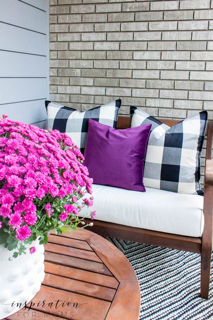With a few simple items, it's easy to create a beautiful fall front porch th...