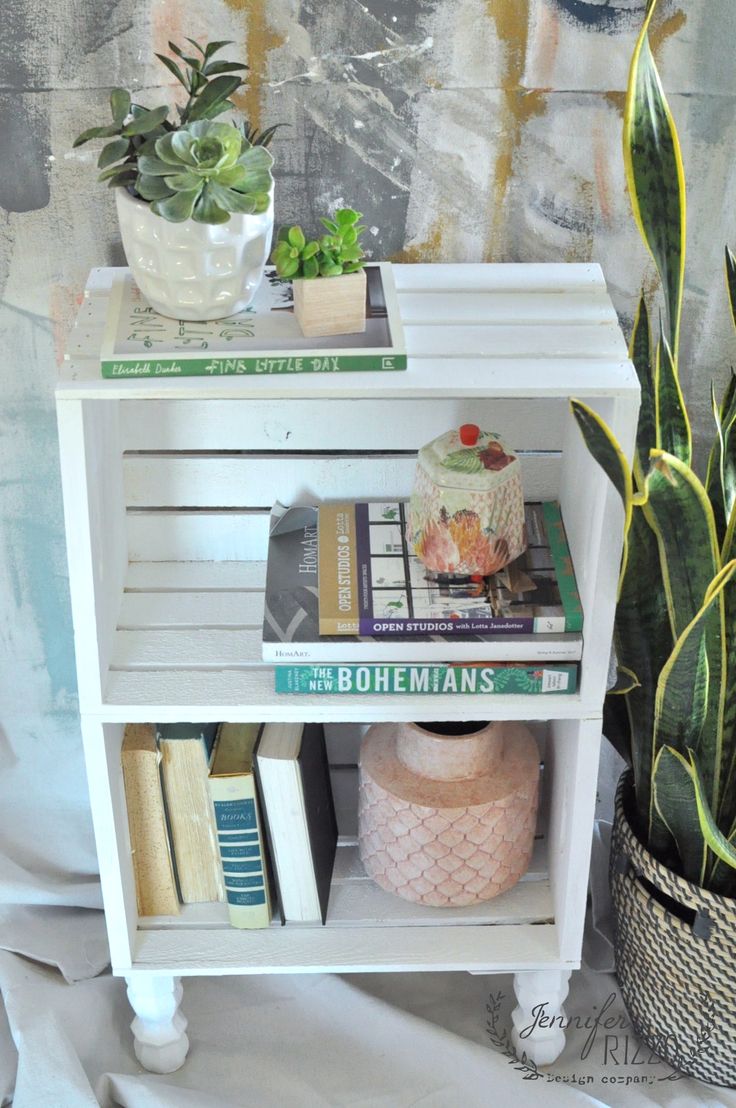 DIY crate side table. #decor #decordiy #crates #sidetable #diyprojects 