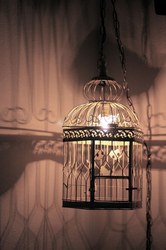 DIY: Vintage Birdcage Lamp [sugarandcloth.com]