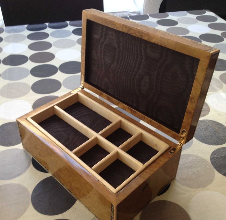 Veneered Jewellery Box – Chilean Laurel Burr The tray is in Sycamore finished ...