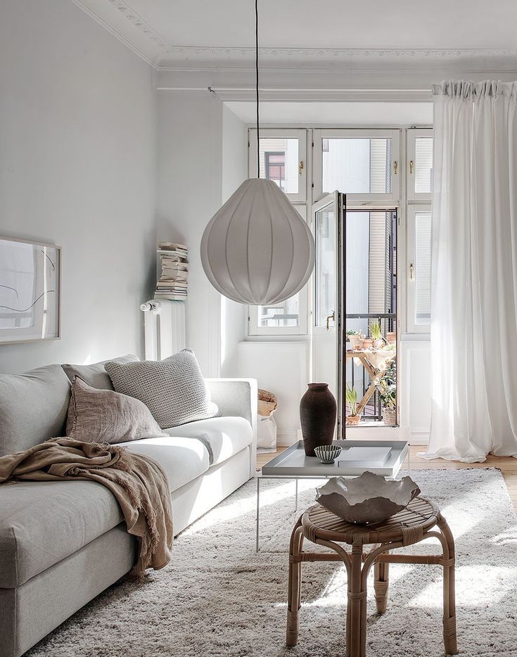 Sun filled flat with a dreamy bedroom - via Coco Lapine Design blog