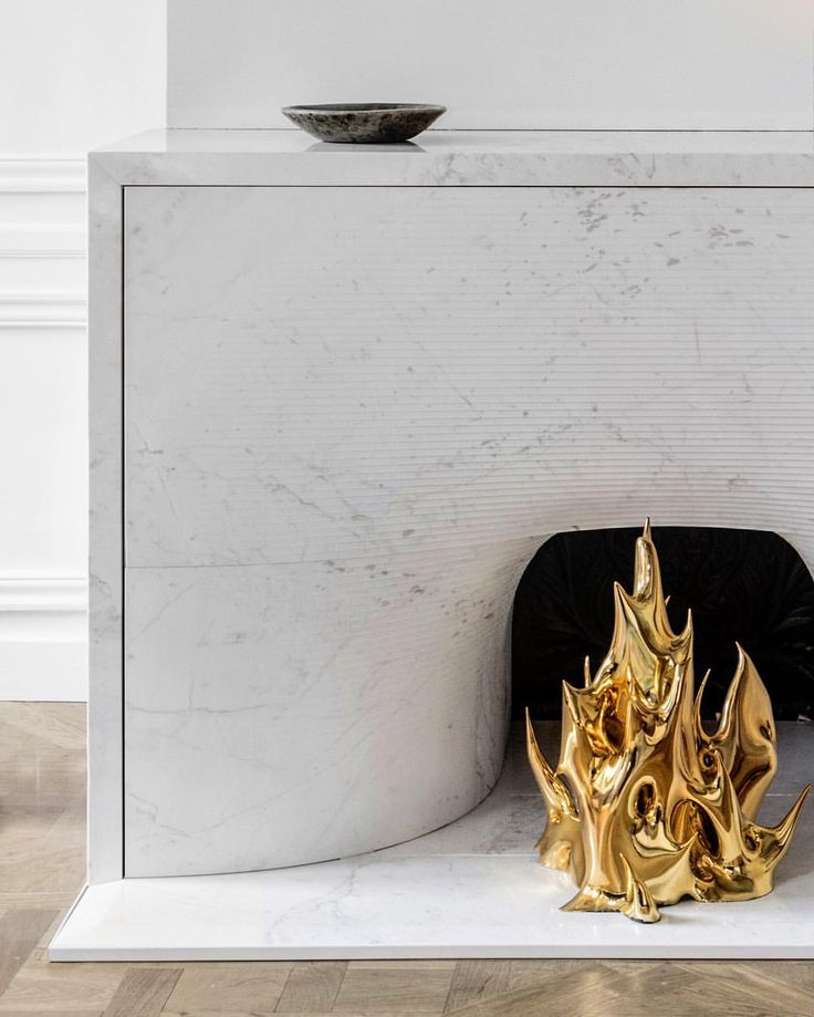 Permanent combustion. #designbymathieulehanneur #fire #gold #marble #fireplace
