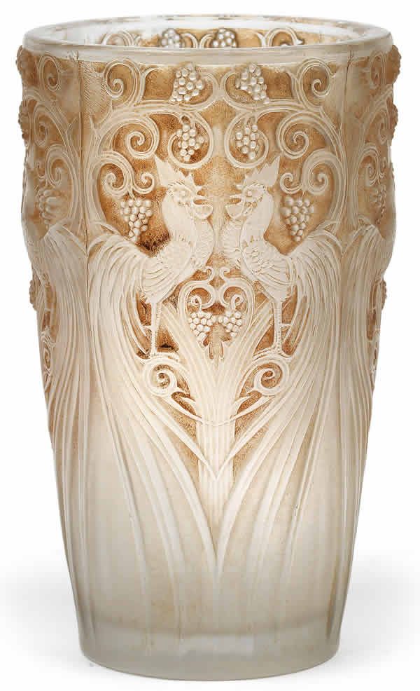 R. Lalique Vase Coqs Et Raisins